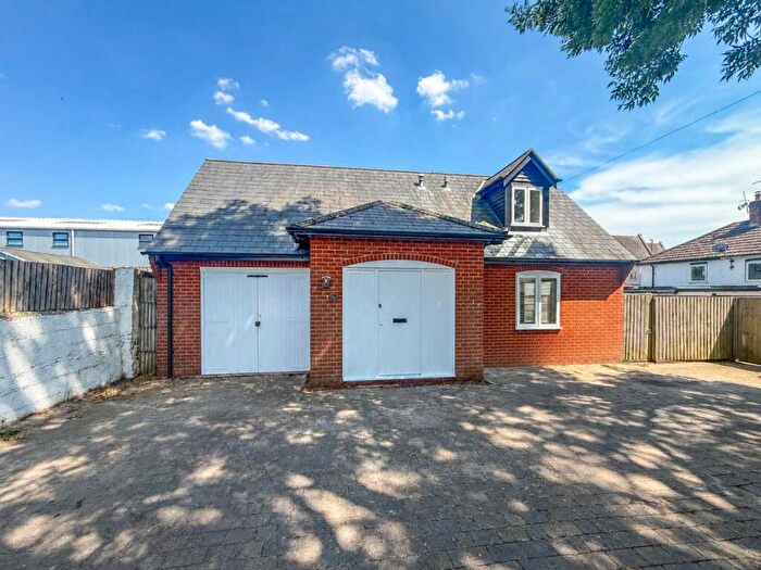 2 Bedroom Detached House To Rent In Cameron Road, Christchurch, Dorset, BH23
