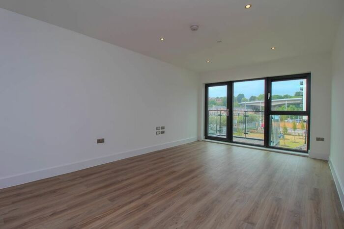 2 Bedroom Flat To Rent In Waterford House, Bayscape, Cardiff Marina, CF11