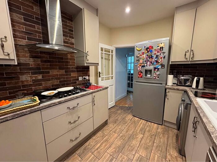 3 Bedroom Semi-Detached House To Rent In Great West Road, Isleworth, TW7