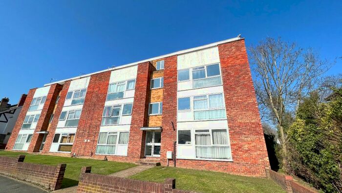 2 Bedroom Flat To Rent In Ross Road, Wallington, Surrey, SM6