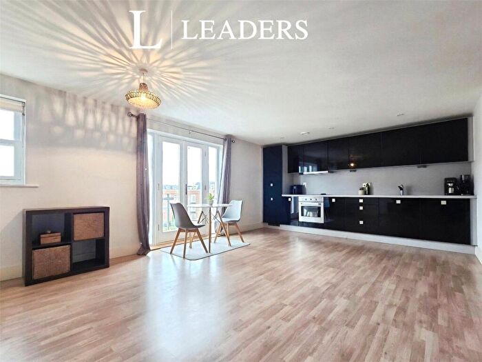 2 Bedroom Apartment For Sale In Salt Meat Lane, Gosport, Hampshire, PO12