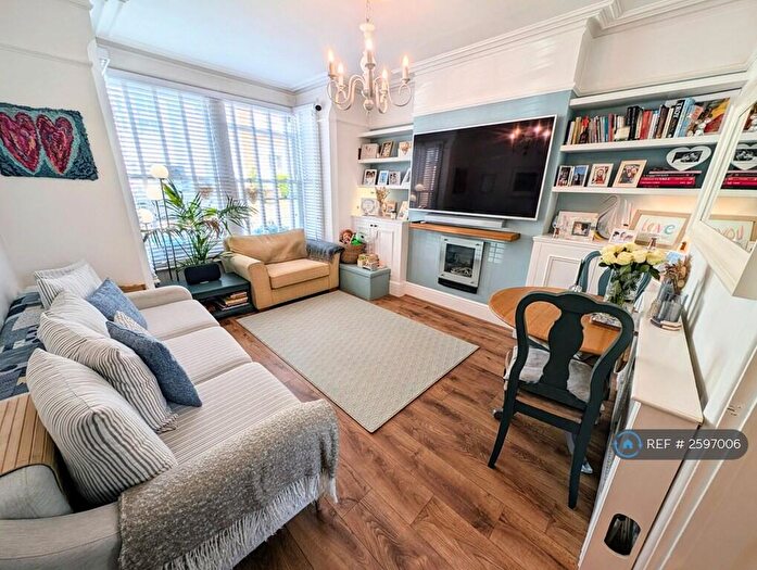 2 Bedroom Flat To Rent In Seaview Road, Leigh On Sea, SS9