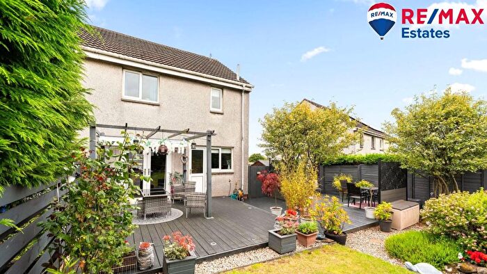 3 Bedroom Semi-Detached House For Sale In Pinewood Park, Deans, EH54