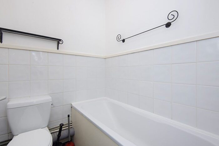 1 Bedroom Flat To Rent In Eastern Road, Romford, Essex, RM1