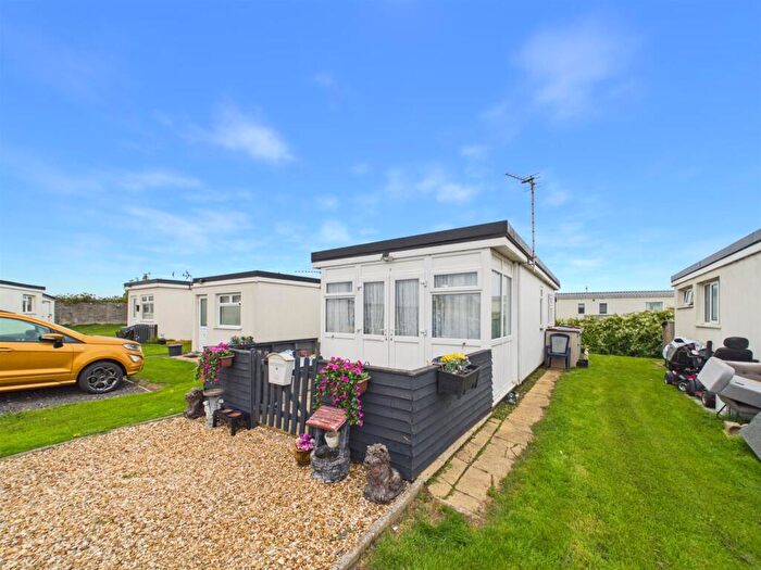 1 Bedroom Detached Bungalow For Sale In Palm Springs, Miami Beach, Sutton-On-Sea, LN12