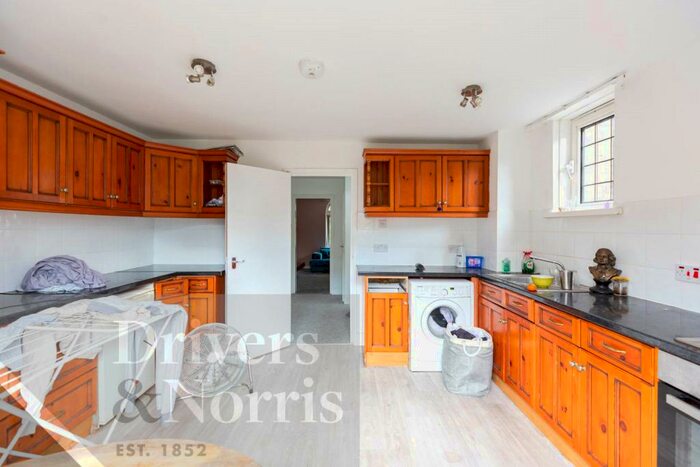 3 Bedroom Apartment To Rent In Leybourne Street, Camden, London, NW1
