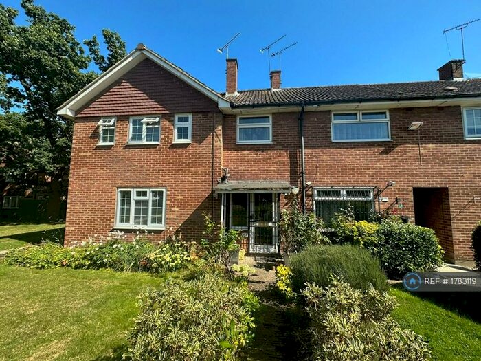 3 Bedroom Detached House To Rent In Pondfield Lane, Brentwood, CM13