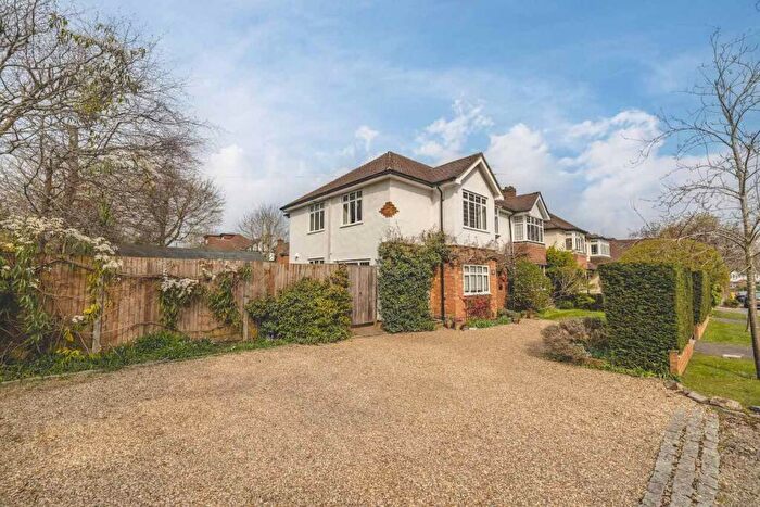 5 Bedroom Detached House For Sale In The Rowans, Chalfont St Peter, SL9
