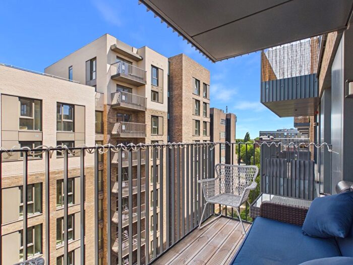 1 Bedroom Flat For Sale In Mill Mead, Staines-Upon-Thames, Surrey, TW18
