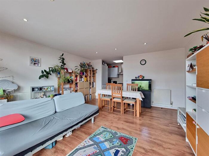2 Bedroom Flat For Sale In Cambridge Road, Barking, IG11