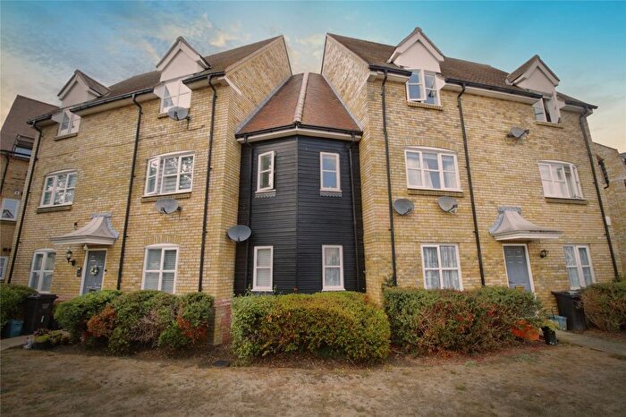 2 Bedroom Flat To Rent In Hazel Close, Laindon, Basildon, SS15