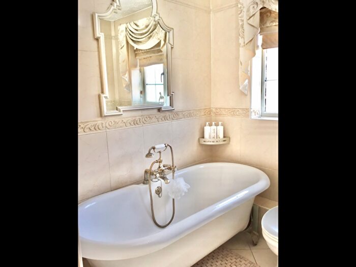 3 Bedroom Detached House For Sale In Damigos Road, Gravesend, Kent, DA12