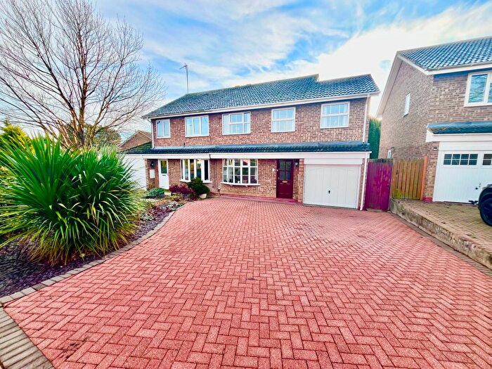 3 Bedroom Semi Detached House For Sale In Westbury Lane, Newport Pagnell, MK16