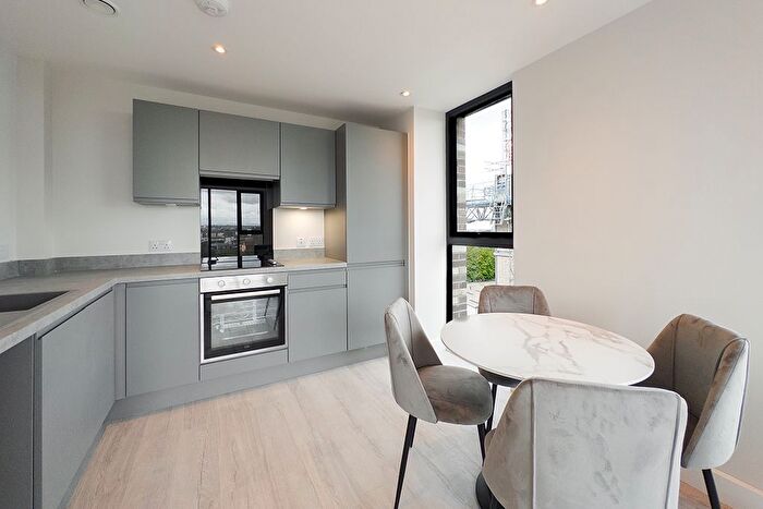 2 Bedroom Flat To Rent In Regent Plaza, Oldfield Road, Salford, M5