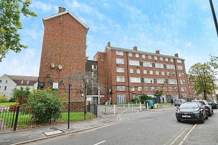 2 Bedroom Maisonette For Sale In Sandstone Road, London, London, SE12