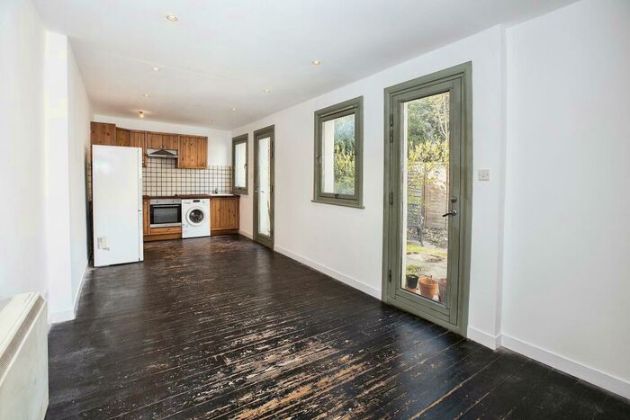 2 Bedroom Apartment To Rent In Church Road, Leyton, E10