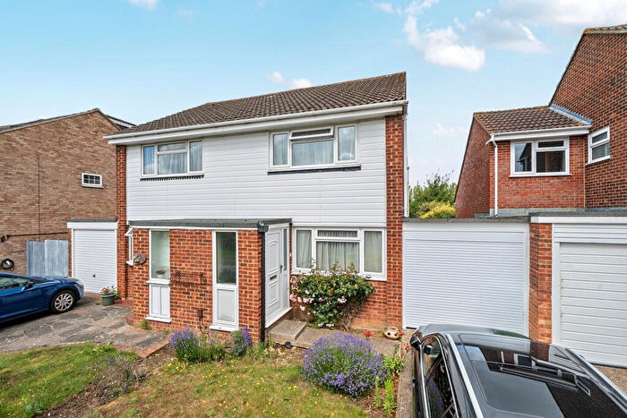 2 Bedroom Semi Detached House For Sale In Claremont Road, Swanley, Kent, BR8