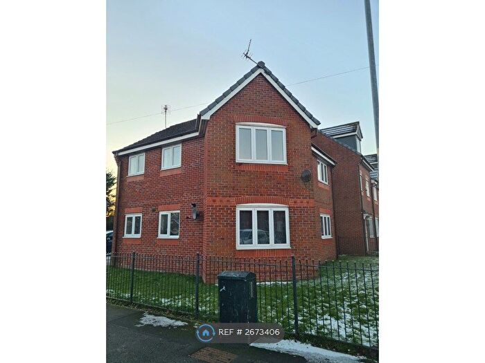 2 Bedroom Flat To Rent In Bracken Walk, Kirkby, Liverpool, L32