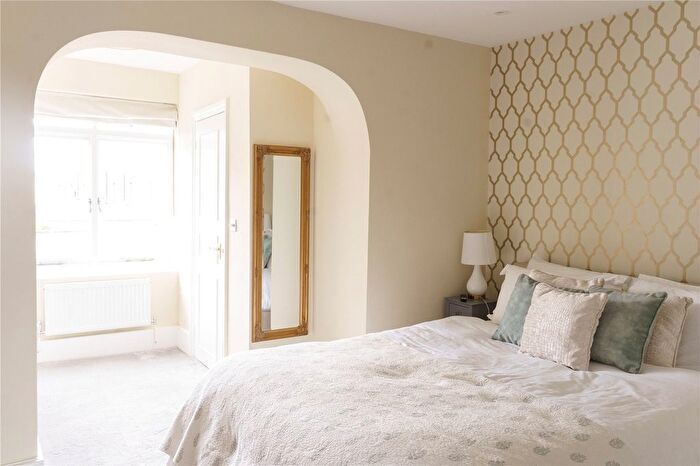 1 Bedroom Flat To Rent In Holland Park Avenue, Notting Hill, W11