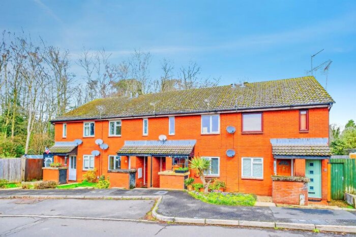 1 Bedroom Flat For Sale In Avon Drive, Alderbury, Salisbury, SP5