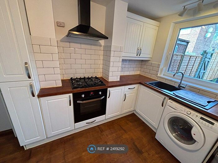 2 Bedroom Terraced House To Rent In Hibbert Street, Luton, LU1