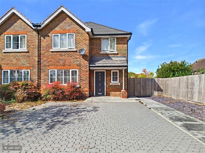3 Bedroom Semi Detached House For Sale In Baslow Road, Winnersh, Wokingham, Berkshire, RG41