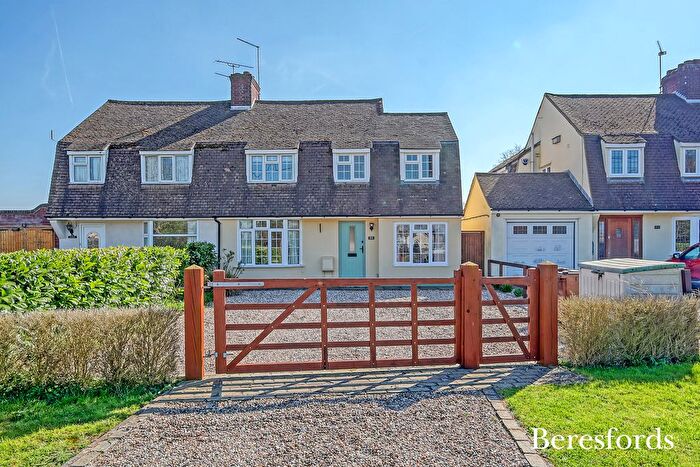 3 Bedroom Semi-Detached House For Sale In Ongar Road, Writtle, CM1
