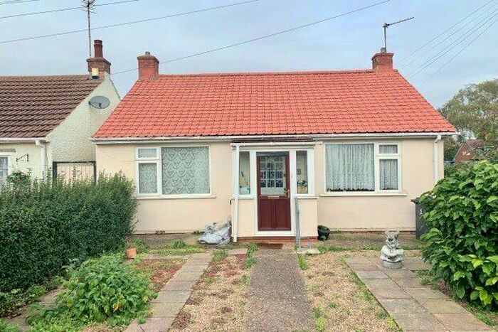 2 Bedroom Bungalow To Rent In The Crescent, Nottingham, NG9
