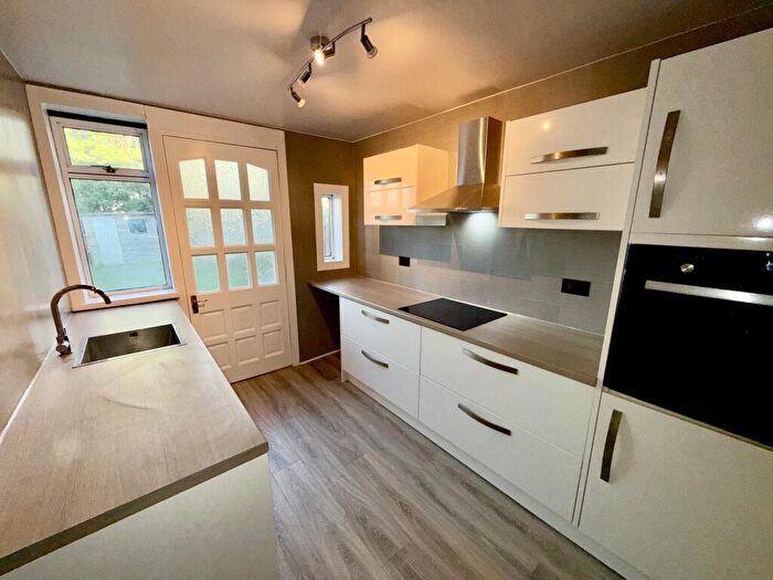 3 Bedroom Flat To Rent In Quarrybrae Street, Glasgow, G31