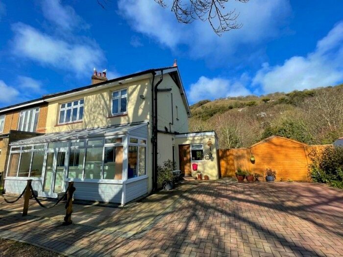 3 Bedroom Property To Rent In Madeira Road, Ventnor, Isle Of Wight., PO38