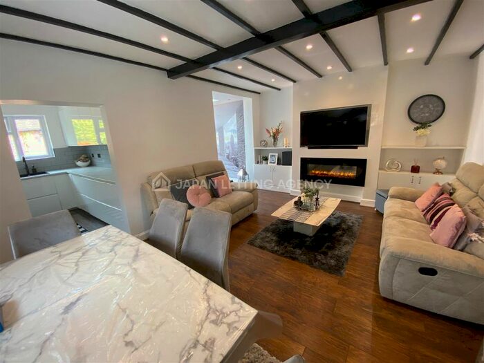 3 Bedroom End Of Terrace House To Rent In Monks Drive, London, W3