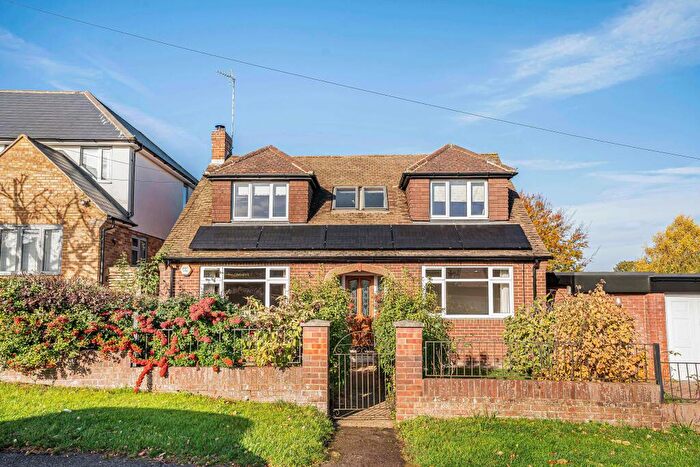 4 Bedroom Detached House For Sale In Crabtree Lane, Harpenden, Hertfordshire, AL5
