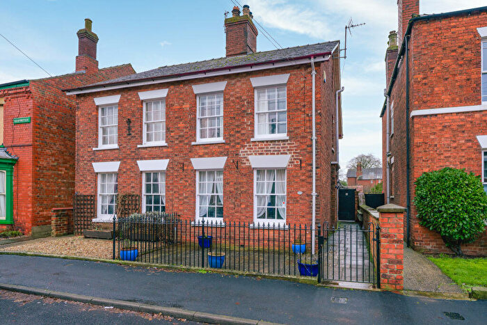 3 Bedroom Semi-Detached House For Sale In Queen Street, Horncastle, LN9