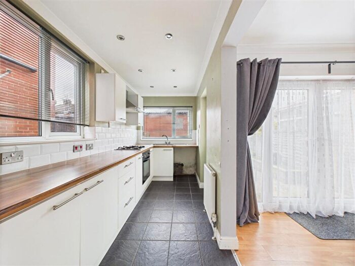 3 Bedroom Semi-Detached House For Sale In Northolme Circle, Hessle, HU13