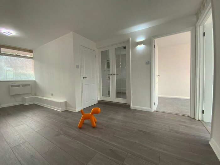 2 Bedroom Flat To Rent In Broad Street, Chesham, HP5