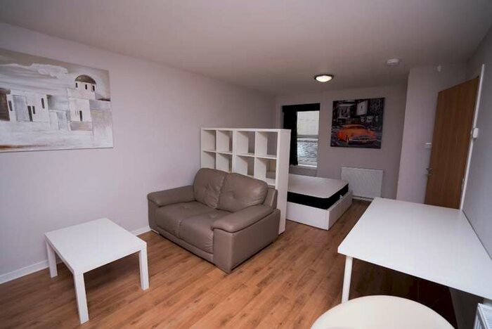 1 Bedroom Studio Flat To Rent In Powis Terrace Aberdeen, AB25