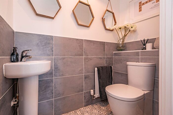 4 Bedroom Detached House For Sale In Oakwood Close, Desborough, Kettering, NN14