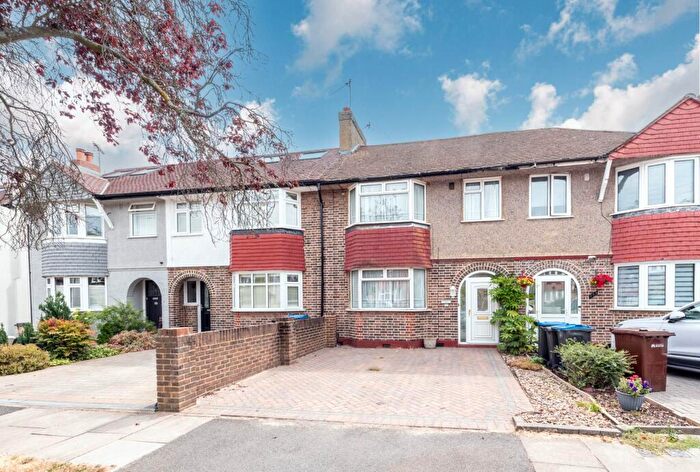 4 Bedroom Semi Detached House For Sale In Shaldon Drive, Morden, SM4