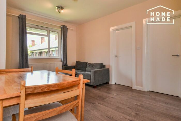 2 Bedroom Flat To Rent In Churston Close, Tulse Hill, London, SW2