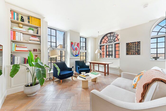 2 Bedroom Flat To Rent In Townmead Road, SW6