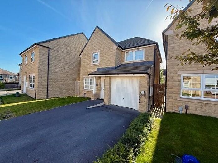 3 Bedroom Detached House For Sale In Fetlock Drive, Fagley, Bradford, BD2