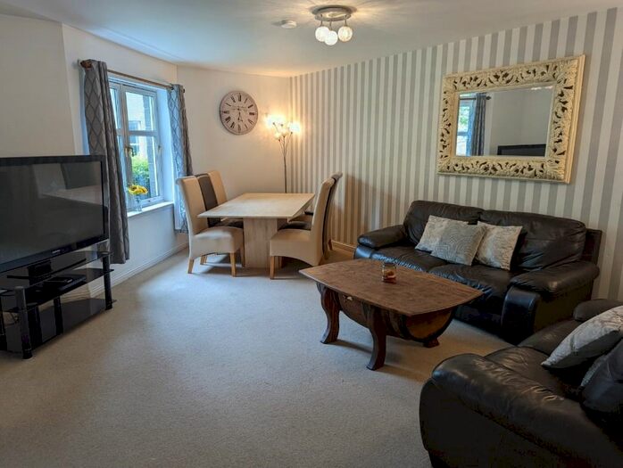 2 Bedroom Flat To Rent In Riverside Manor, City Centre, Aberdeen, AB10