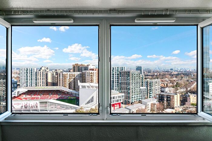 2 Bedroom Flat For Sale In Wicksteed House, Brentford, TW8