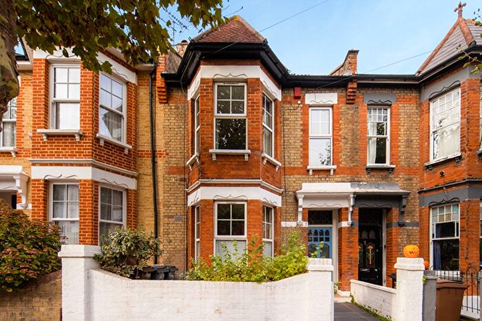 2 Bedroom Flat For Sale In Cotesbach Road, London, E5