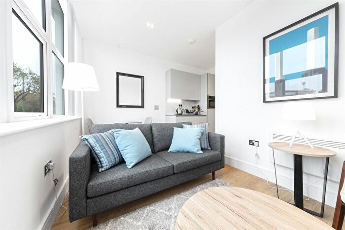 Apartment To Rent In Laporte Way, Luton, Bedfordshire, LU4