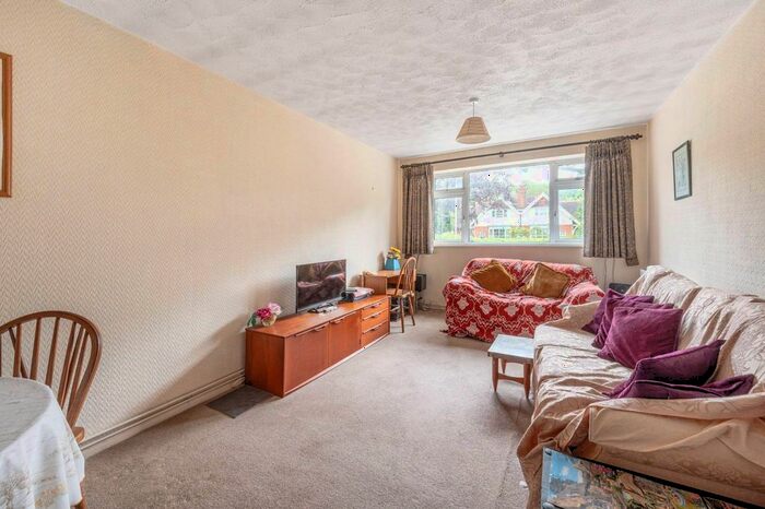 1 Bedroom Flat To Rent In Hammers Lane, Mill Hill, London, NW7