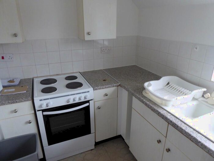 2 Bedroom Flat To Rent In Rembrandt Way, Reading, RG1