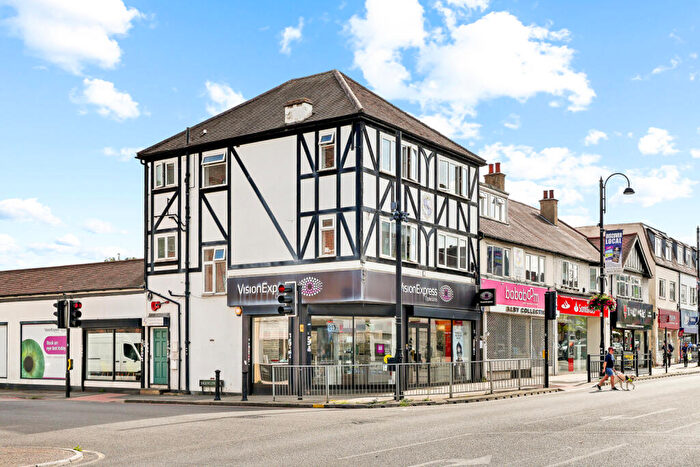 3 Bedroom Maisonette To Rent In High Road, Loughton, Essex, IG10