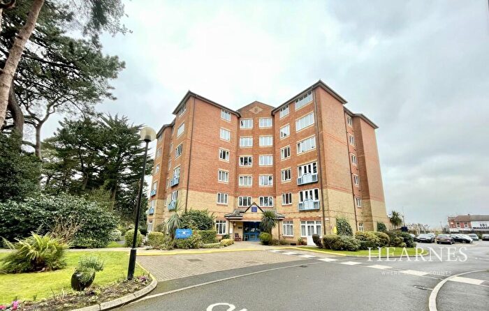 2 Bedroom Apartment For Sale In Lindsay Road, Poole, BH13