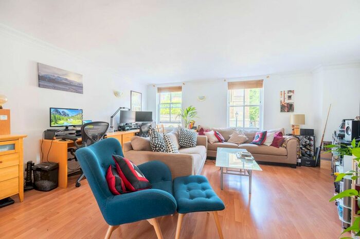 3 Bedroom Flat To Rent In Falmouth Road, Borough, London, SE1